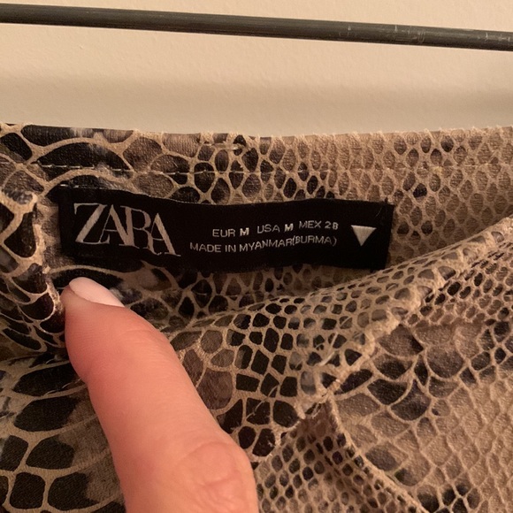 Zara snakeskin midi skirt size MEDIUM - Picture 5 of 5